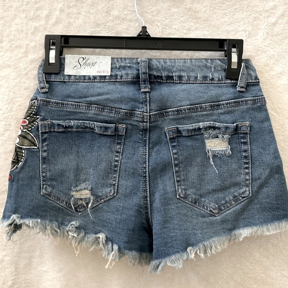 🌼4/$10🌼 NWT [1st KISS ] Wild Cat Embroidered Short Shorts | Junior 3 - Picture 2 of 5